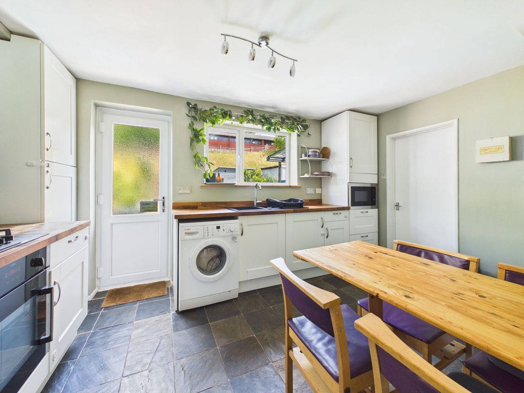 Property photo 3 of 22 Dining Kitchen