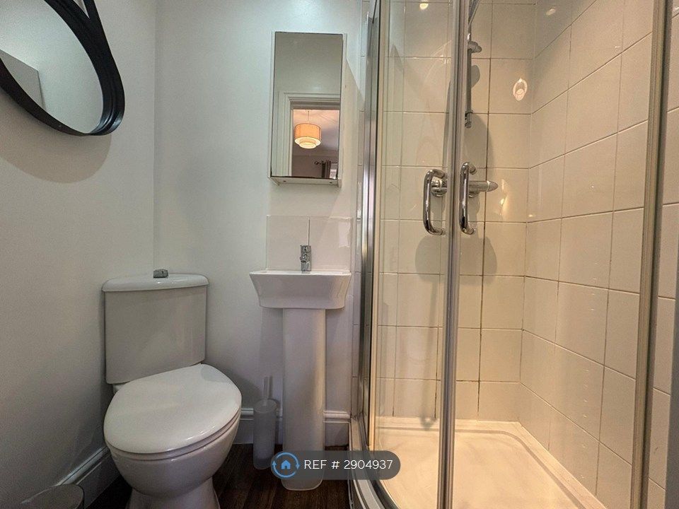 Property photo 3 of 10 Room 2 - En-Suite