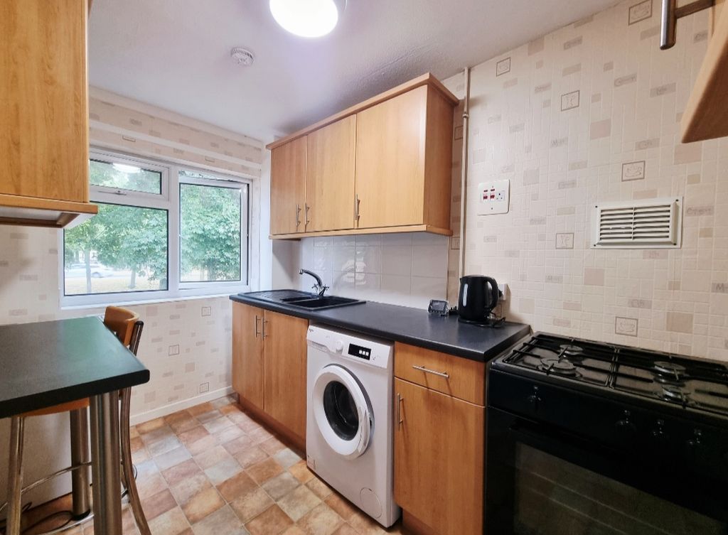 Property photo 3 of 11 Kitchen