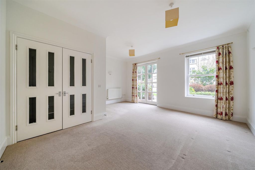 Property photo 3 of 11 Sitting Room