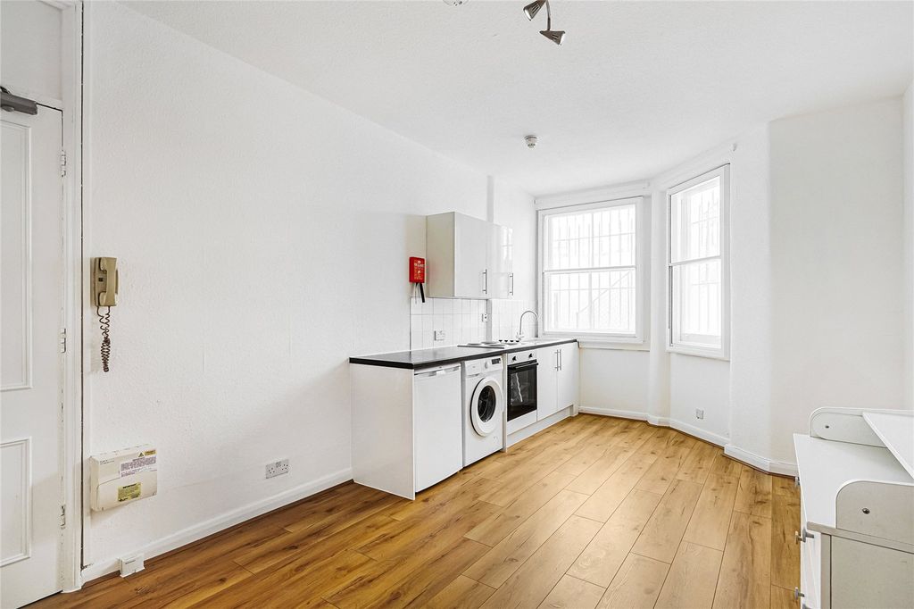 Property photo 1 of 7 Studio Room