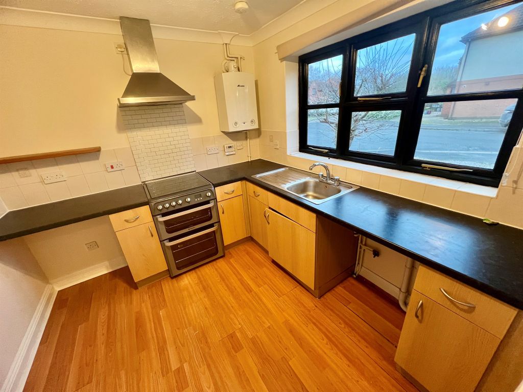 Property photo 3 of 16 Kitchen