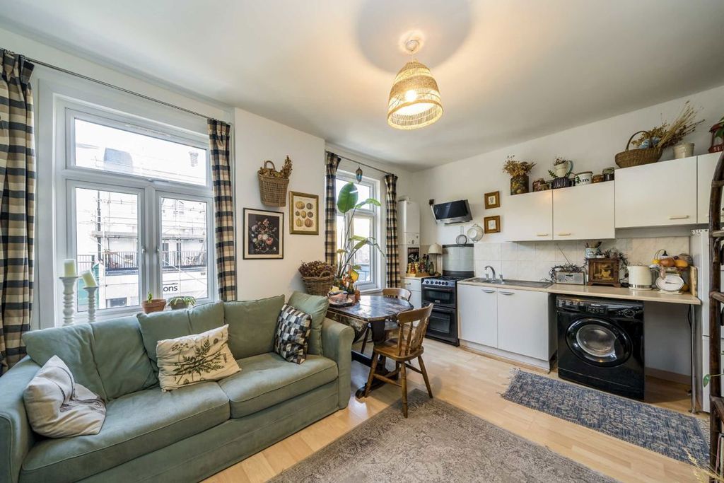 Property photo 3 of 6