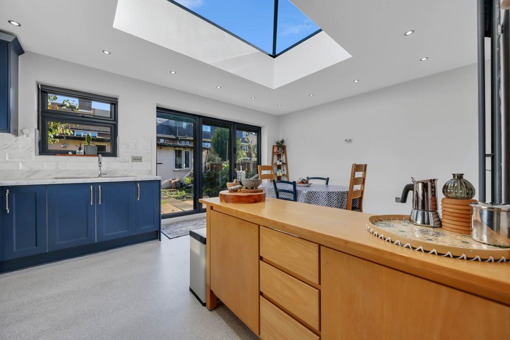 Property photo 1 of 33