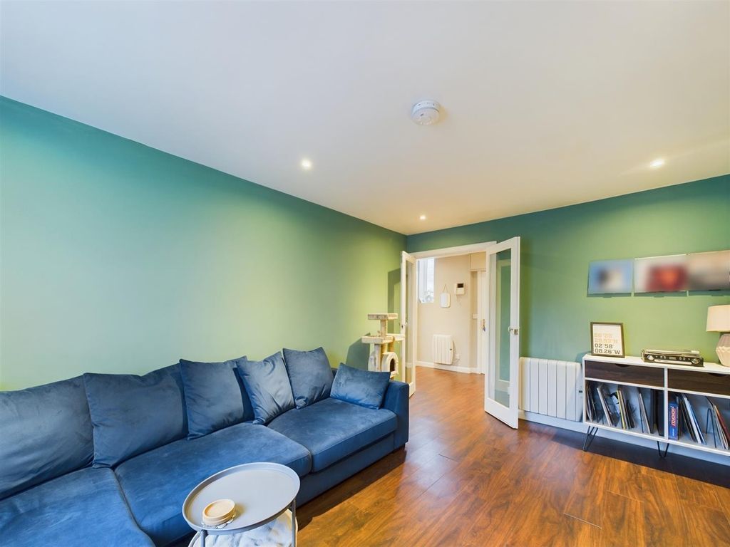 Property photo 3 of 13 Cam01486G0-Pr0513-Still009.Jpg