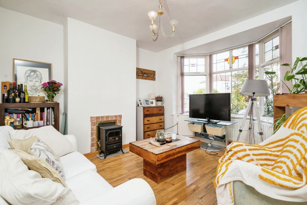 Property photo 3 of 19 Photography