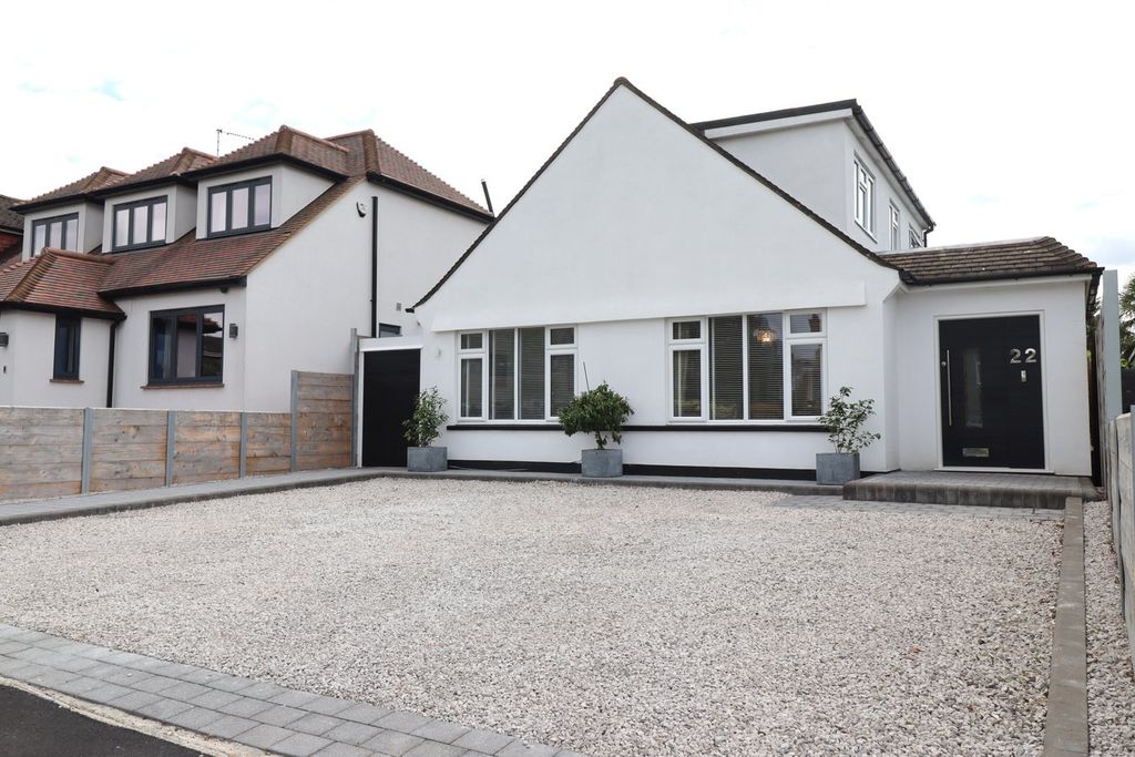 Property photo 1 of 32