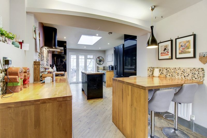 Property photo 2 of 24 4680084