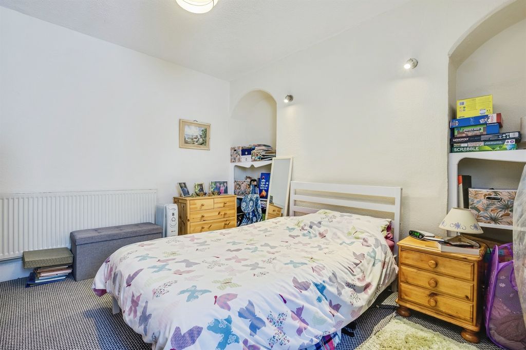 Property photo 3 of 18