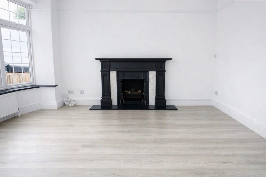 Property photo 3 of 3