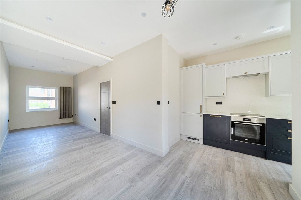 Property photo 2 of 8 Picture No. 21