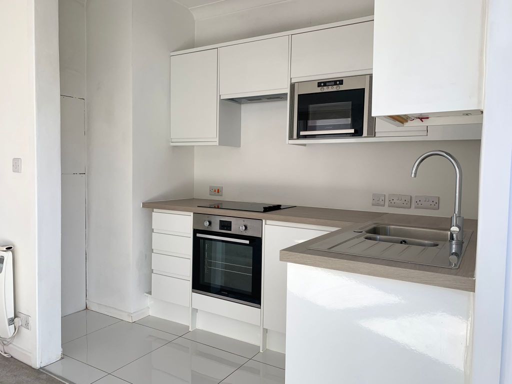 Property photo 3 of 6 Kitchen