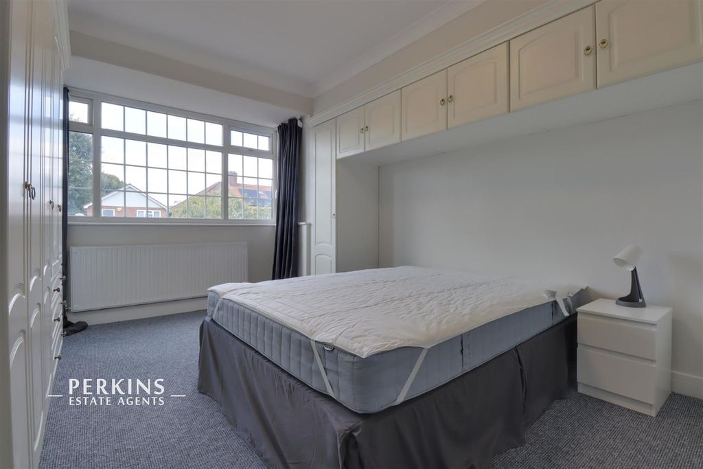 Property photo 1 of 6 Bed 3.Jpg