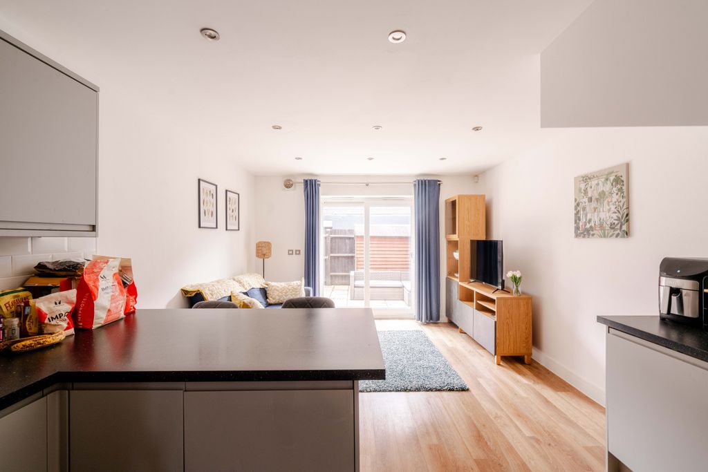 Property photo 2 of 20 16