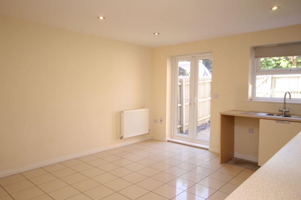 Property photo 3 of 15 Dining Kitchen