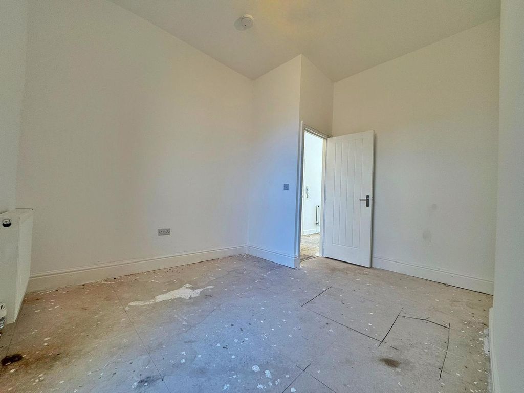 Property photo 3 of 8 Bedroom