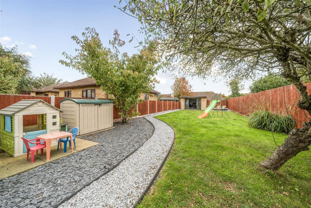 Property photo 3 of 16 Garden