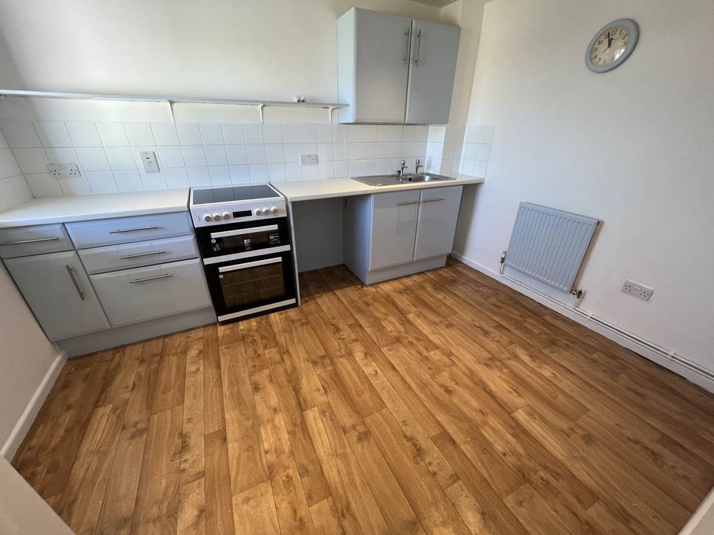Property photo 3 of 13 Kitchen