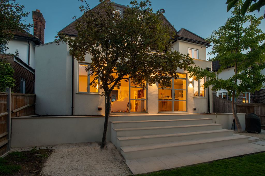 Property photo 2 of 25