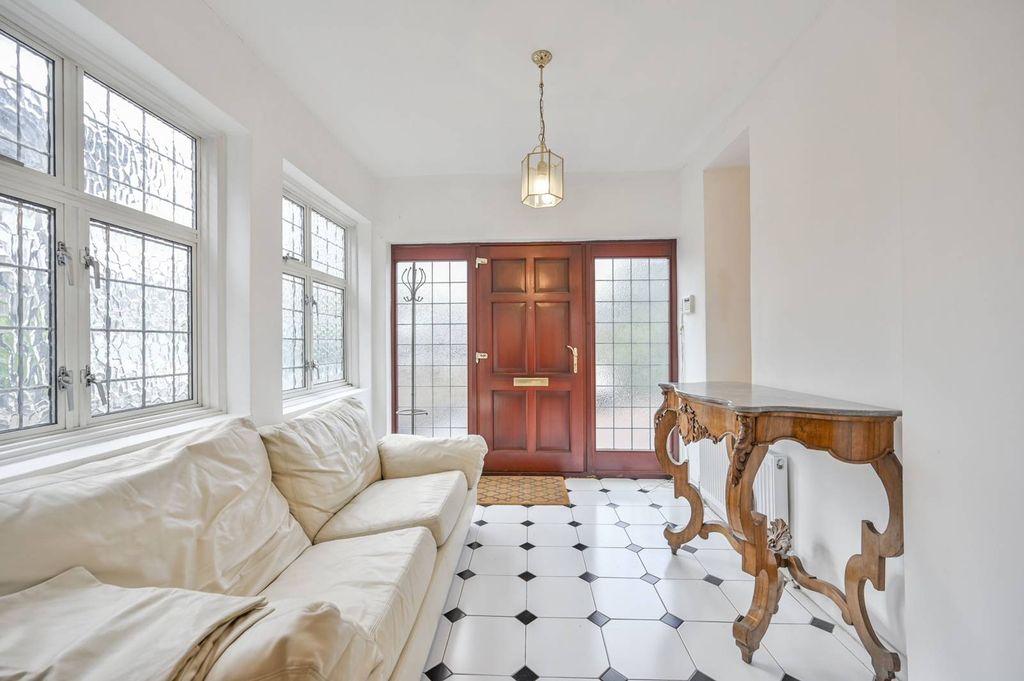 Property photo 2 of 12