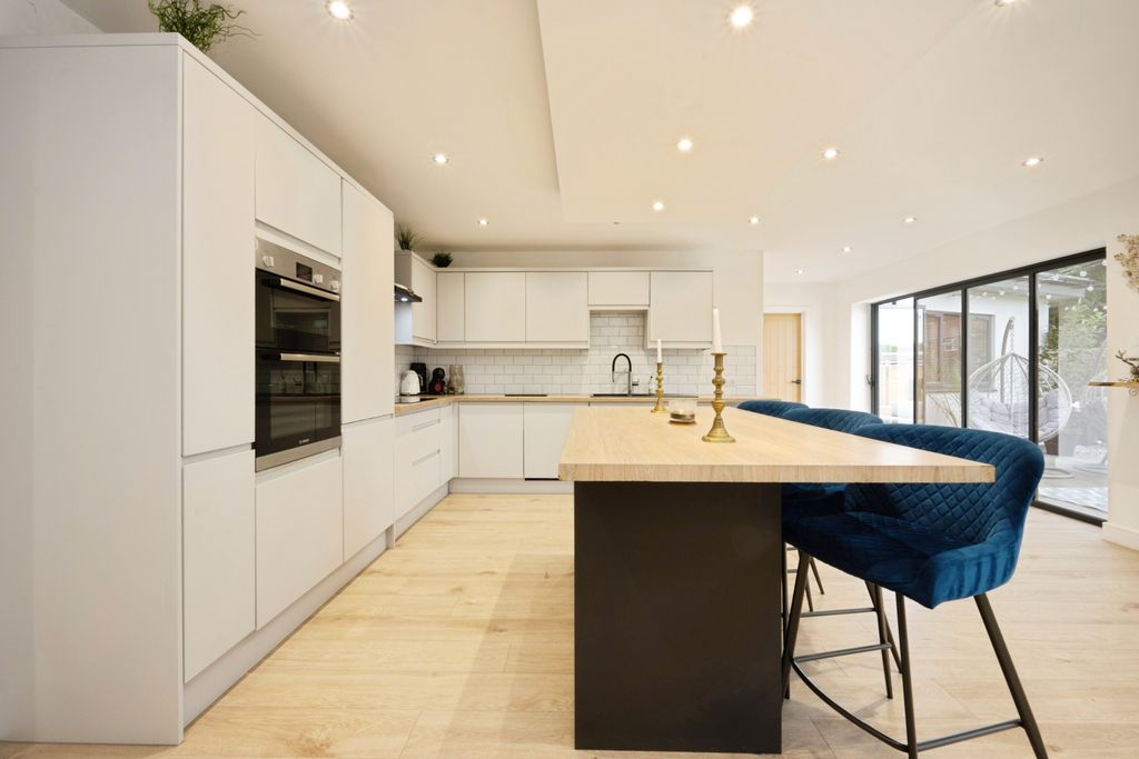 Property photo 2 of 47