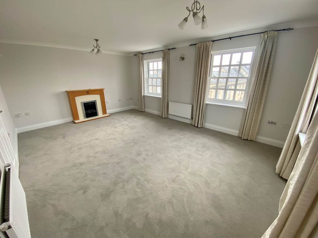 Property photo 2 of 11 Lounge