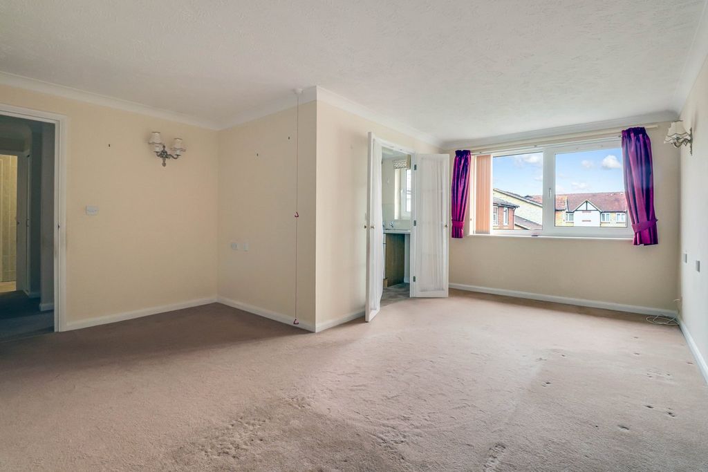 Property photo 2 of 8