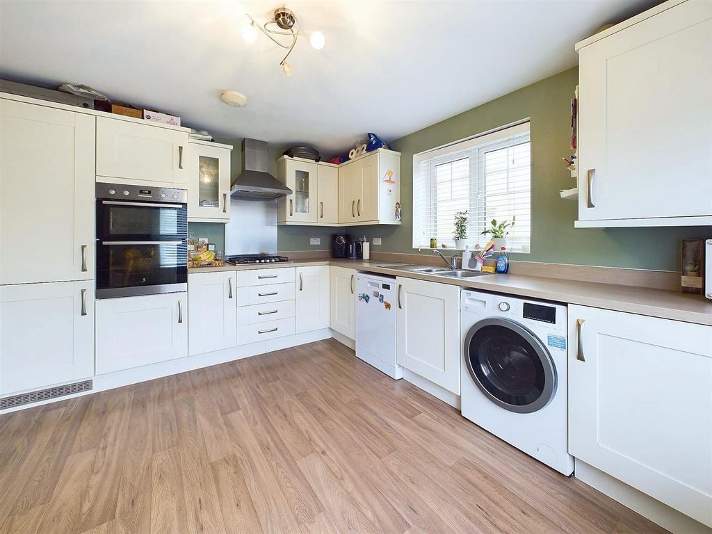 Property photo 2 of 24