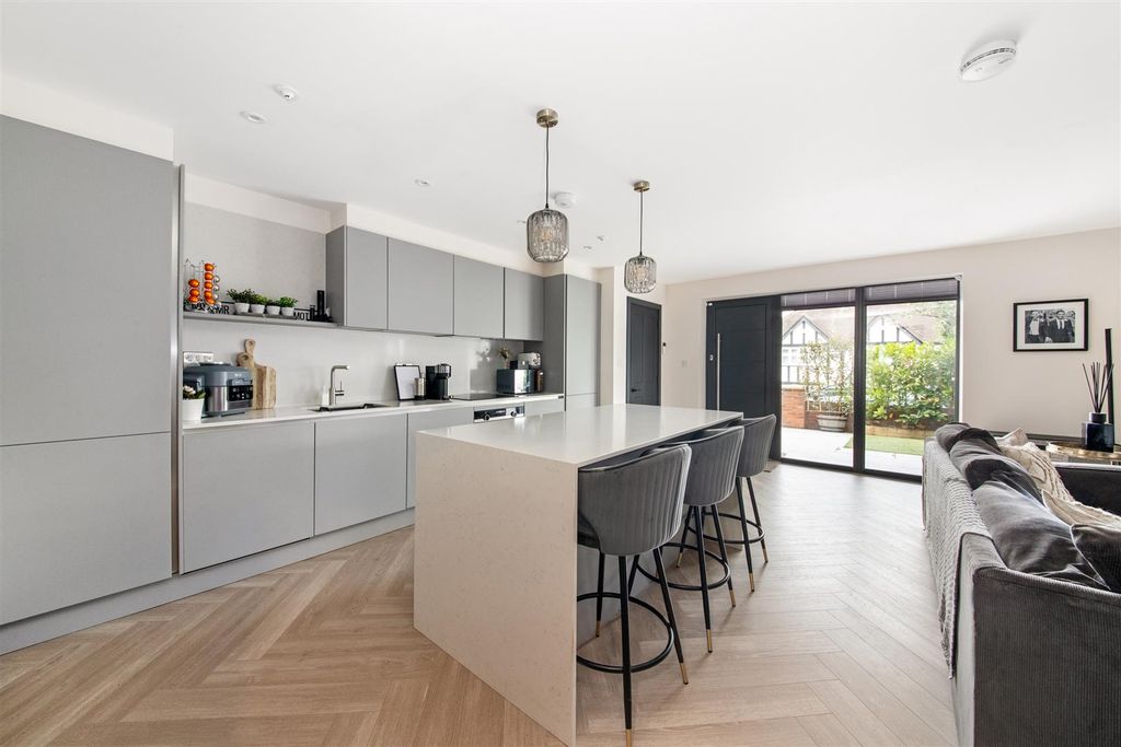 Property photo 3 of 14 Kitchen/Reception Room