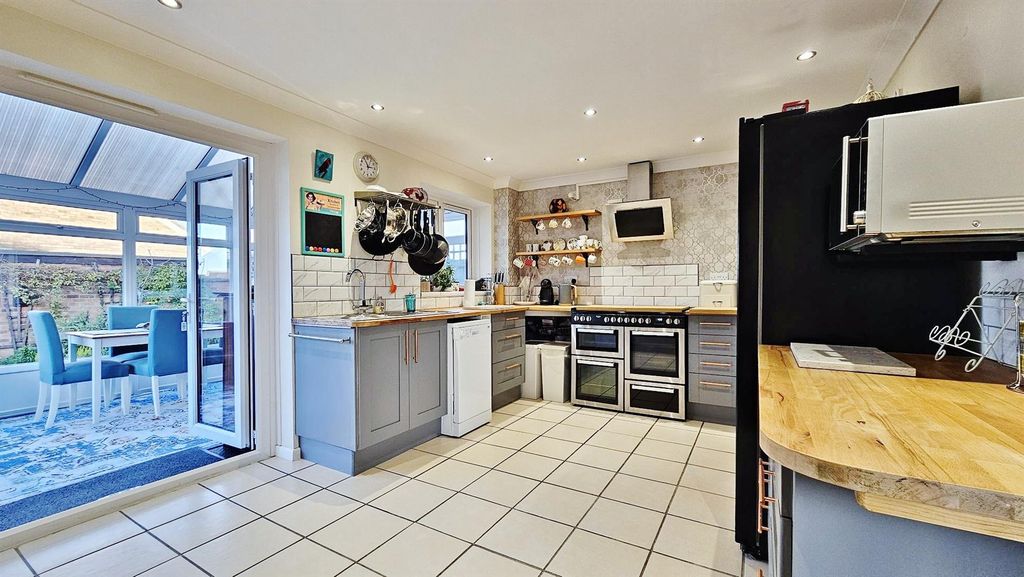 Property photo 2 of 26 Kitchen