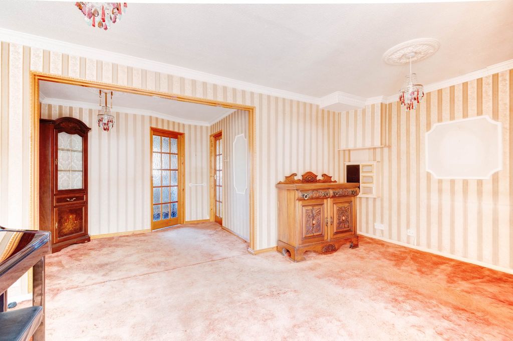 Property photo 2 of 14 Picture No. 11