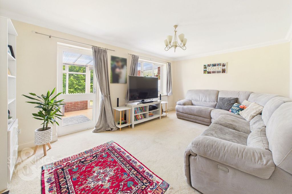 Property photo 2 of 19
