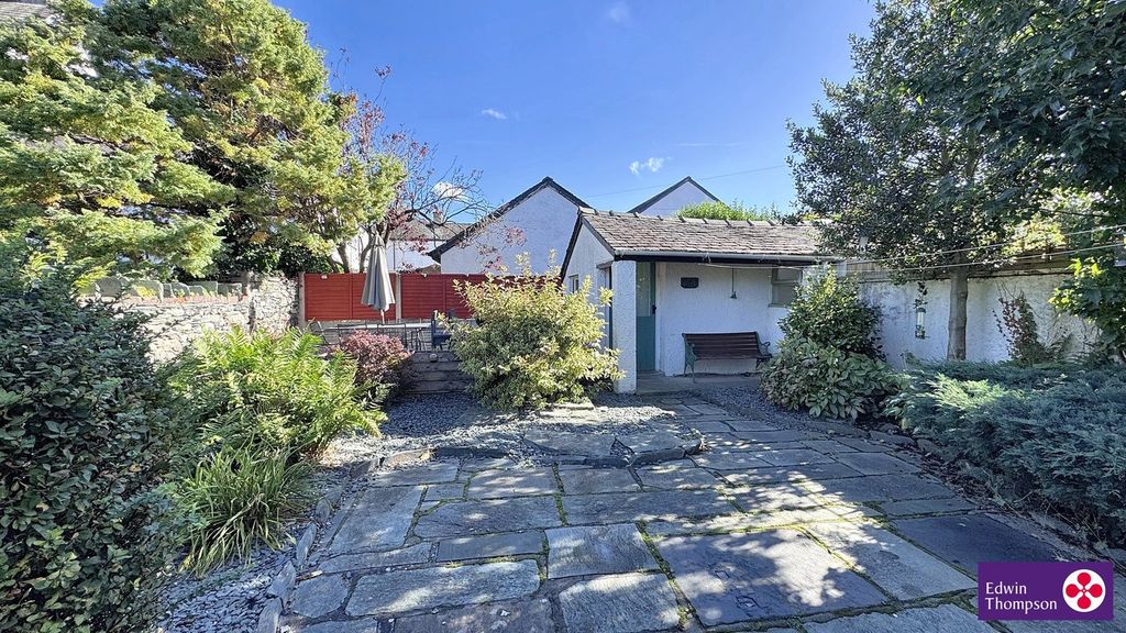 Property photo 2 of 28