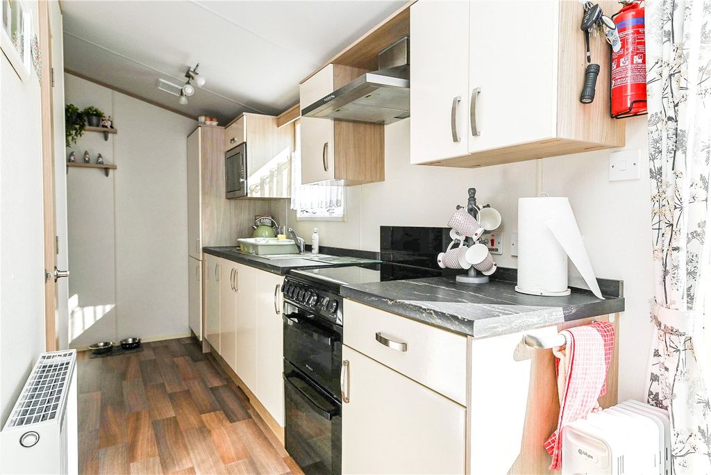 Property photo 3 of 15 Picture No. 04