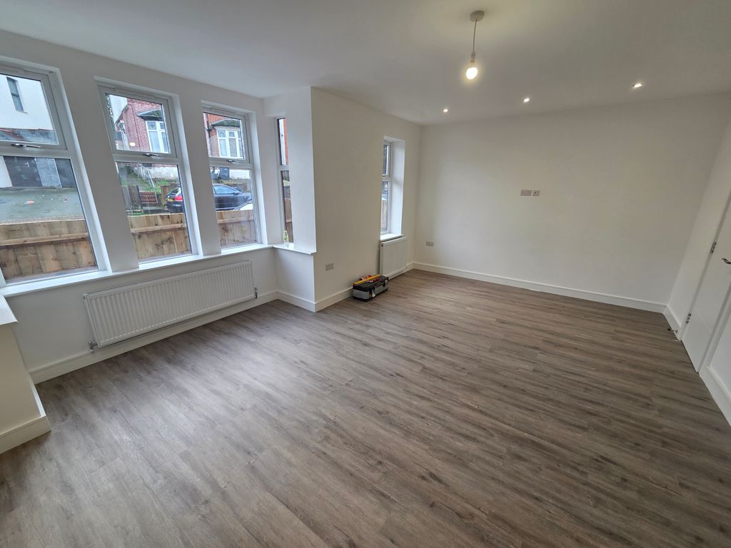 Property photo 3 of 8 Image