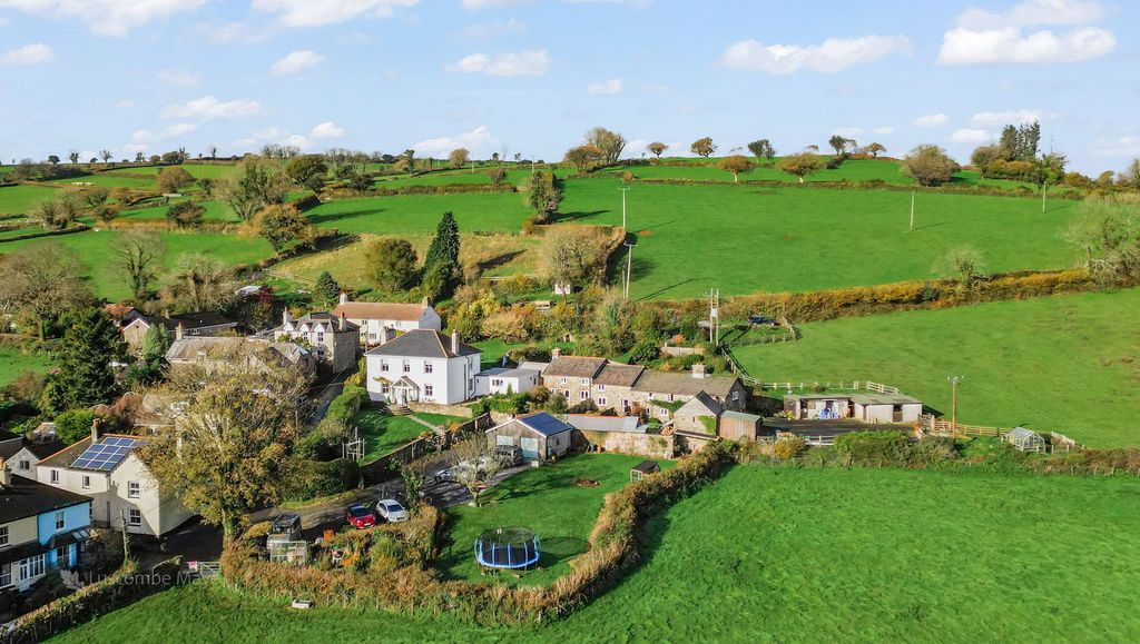 Property photo 3 of 35