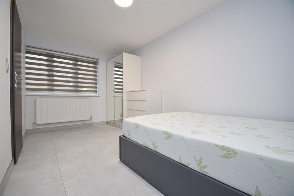 Property photo 1 of 6 Studio