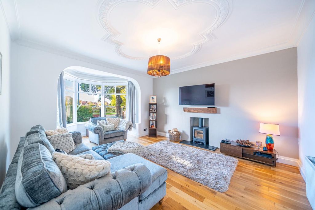 Property photo 2 of 35 25236 99 Kingsgate_011.Jpg