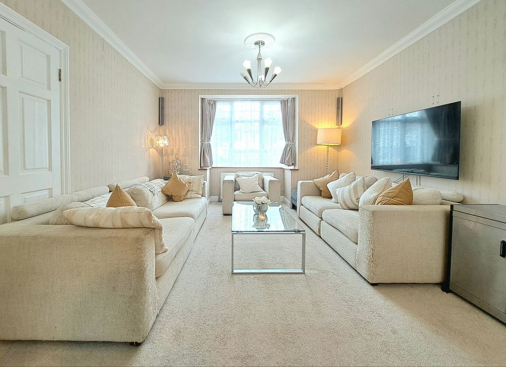 Property photo 2 of 27