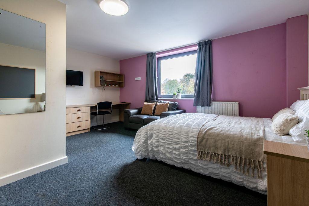 Property photo 3 of 43