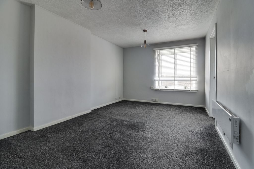 Property photo 3 of 11 Alder Avenue-10