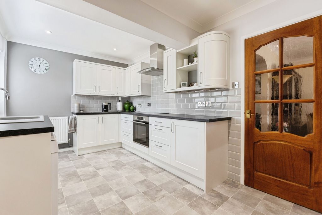 Property photo 3 of 20 Pbox-Img.Jpg