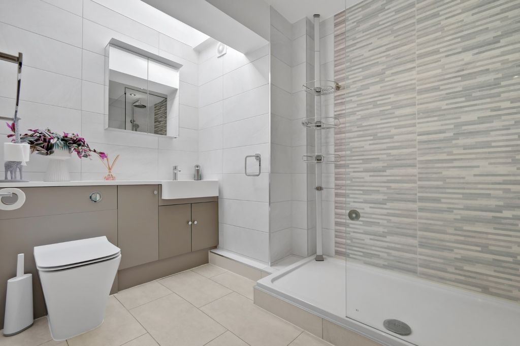 Property photo 3 of 18 4875247