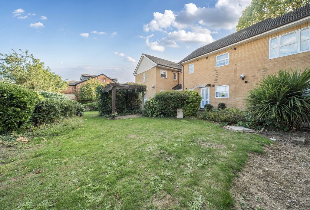 Property photo 1 of 8 1358460-2-68dc2A6...