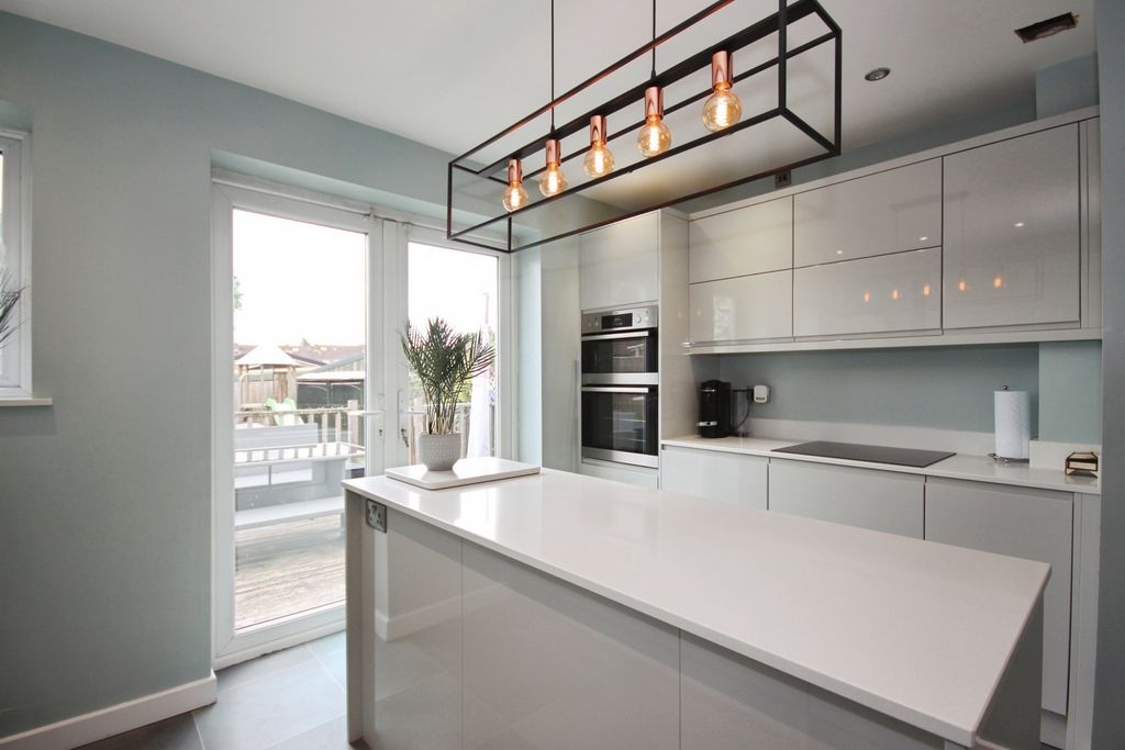 Property photo 3 of 24 Pbox-Img.Jpg