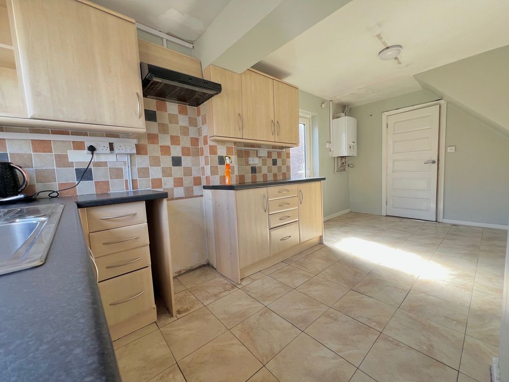 Property photo 3 of 14 Kitchen