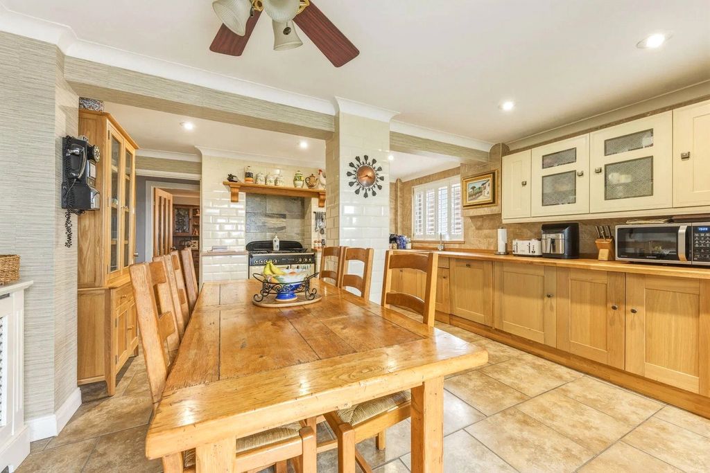 Property photo 3 of 15 Kitchen