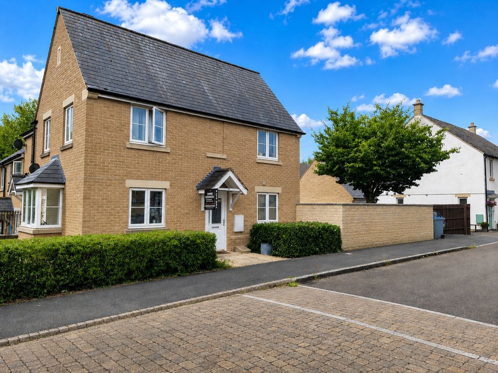 Property photo 1 of 11 33 Willow