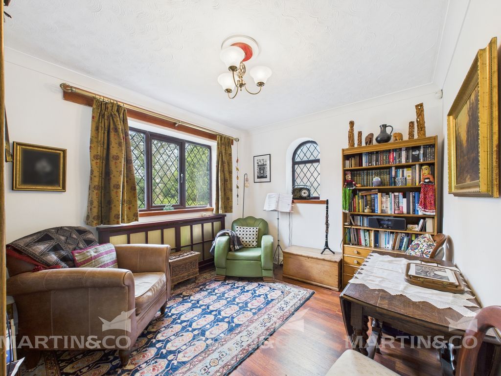 Property photo 3 of 35 Cam02406G0-Pr0443-Still006