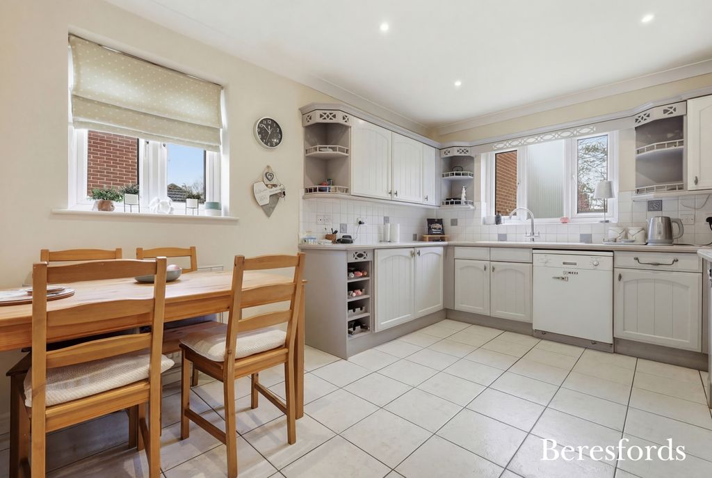 Property photo 3 of 18 Kitchen